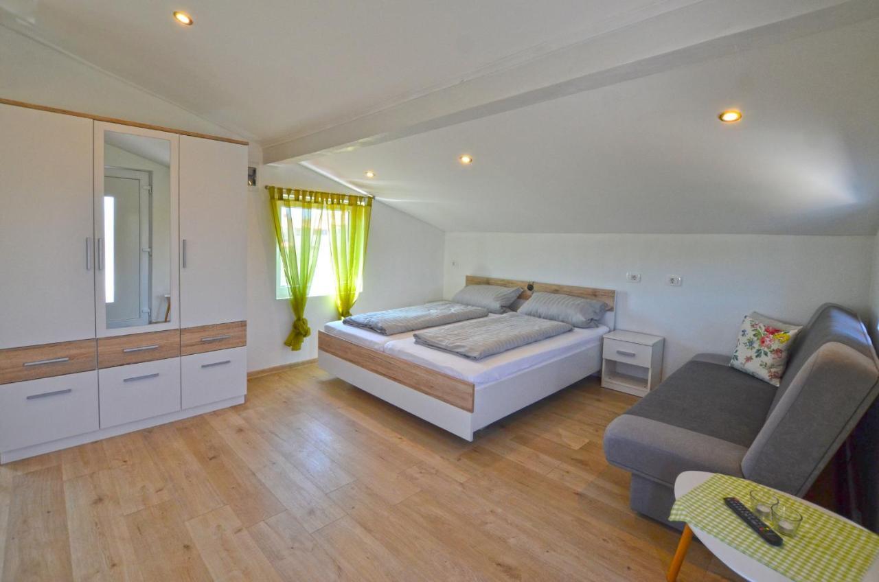 Bavica Apartments ロヴィニ エクステリア 写真
