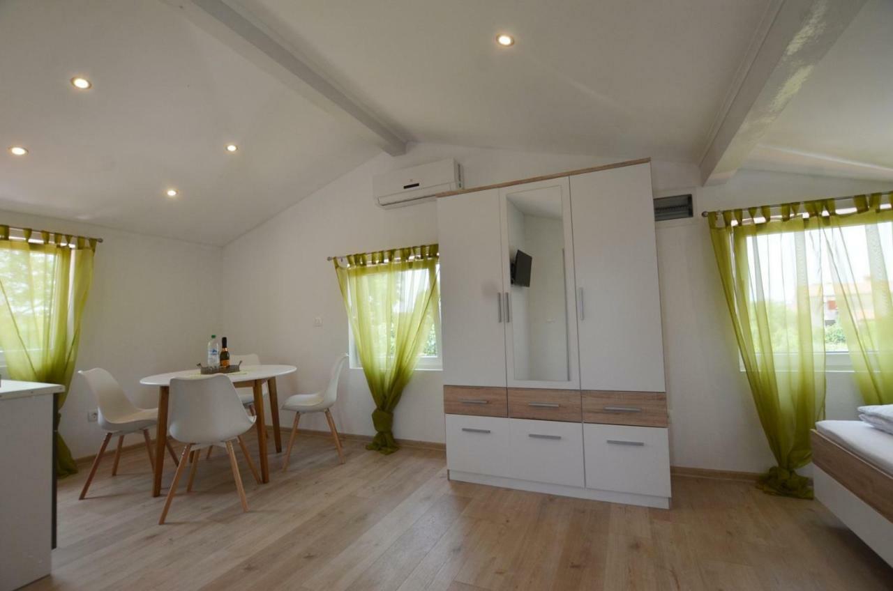 Bavica Apartments ロヴィニ エクステリア 写真